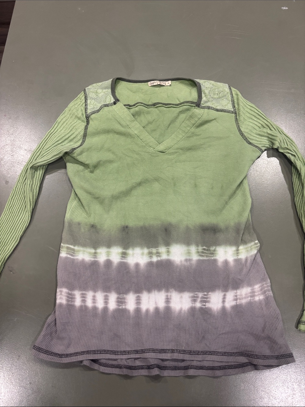 Women’s V-Neck Long Sleeve Tie-Dye Top in Sage Green and Gray